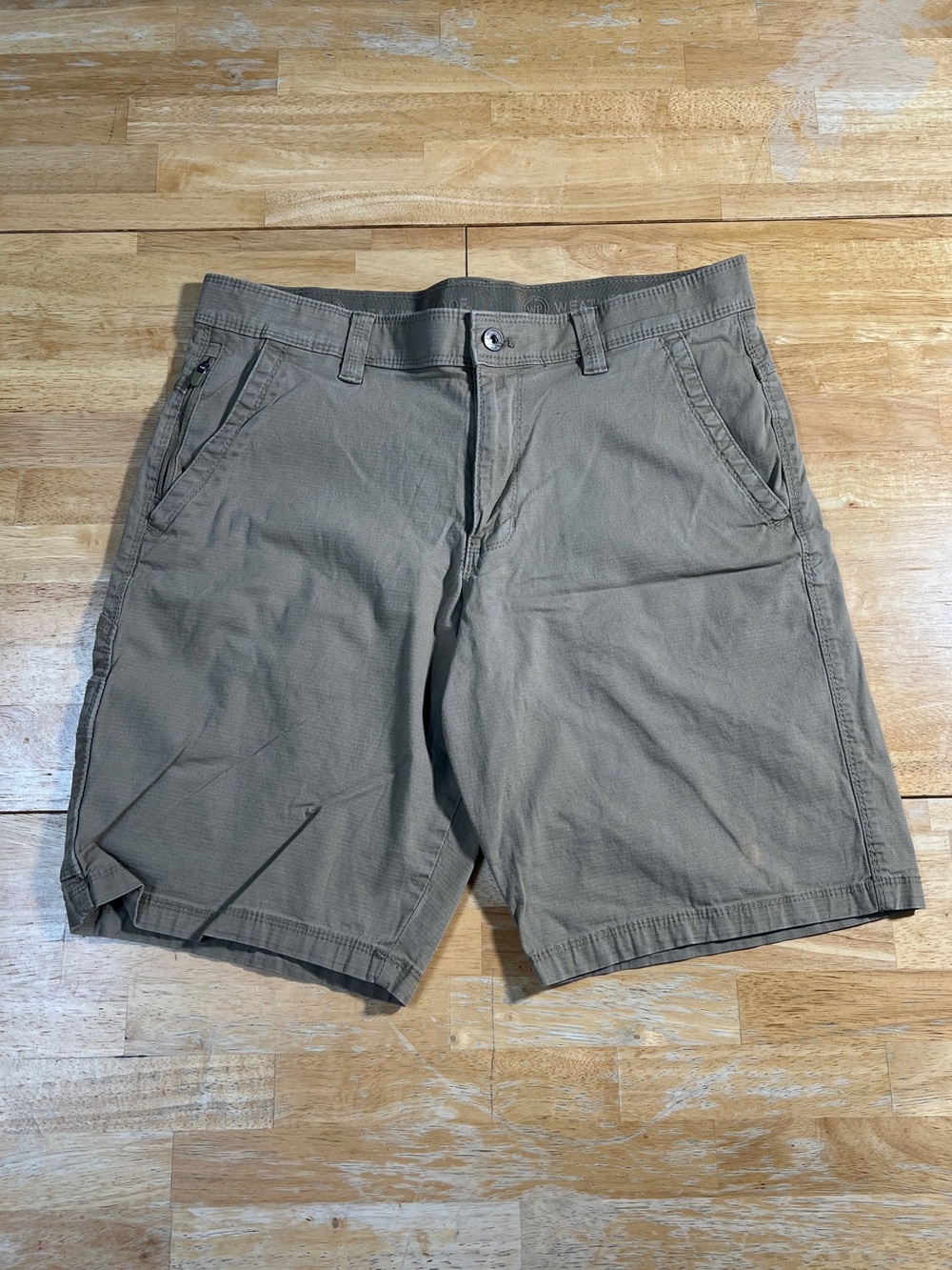 Weatherproof Men's Trail Utility Shorts 32 Sueded Khaki Stretch Cargo Pockets